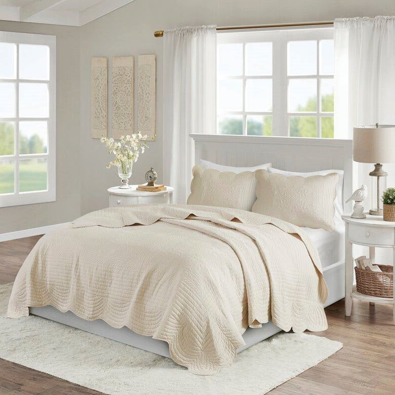 King Size 3 Piece Reversible Scalloped Edges Microfiber Quilt Set in Cream-1