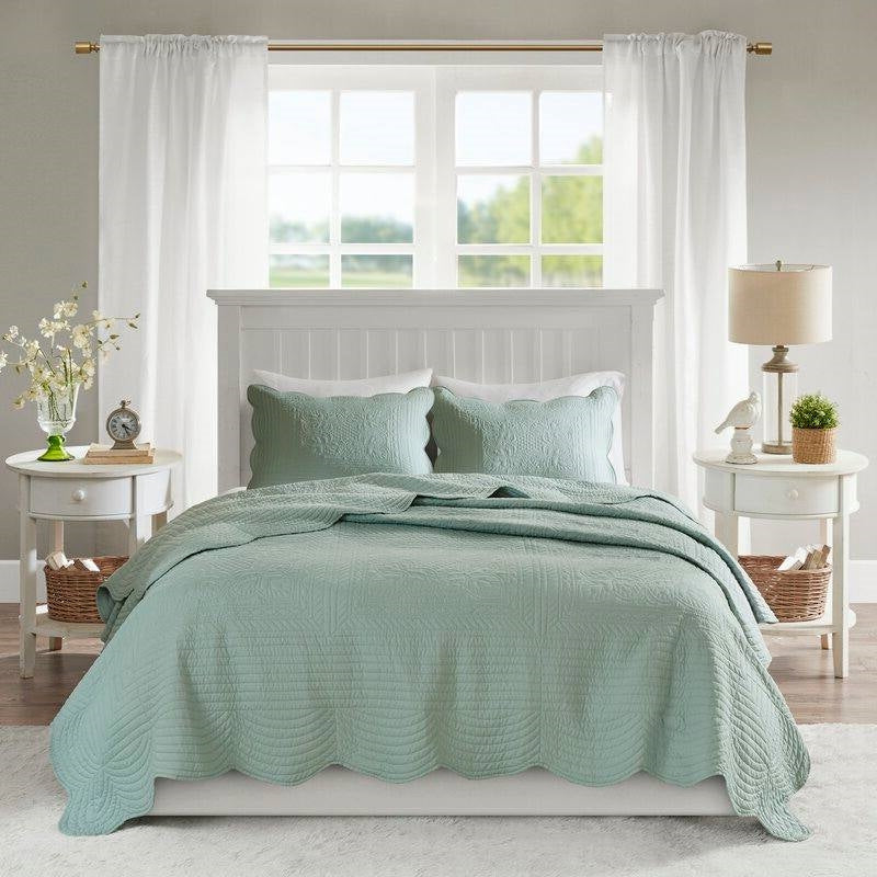 Full/Queen size 3-Piece Reversible Scalloped Edges Microfiber Quilt Set in Seafoam-0