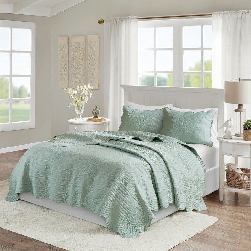 Full/Queen size 3-Piece Reversible Scalloped Edges Microfiber Quilt Set in Seafoam-1