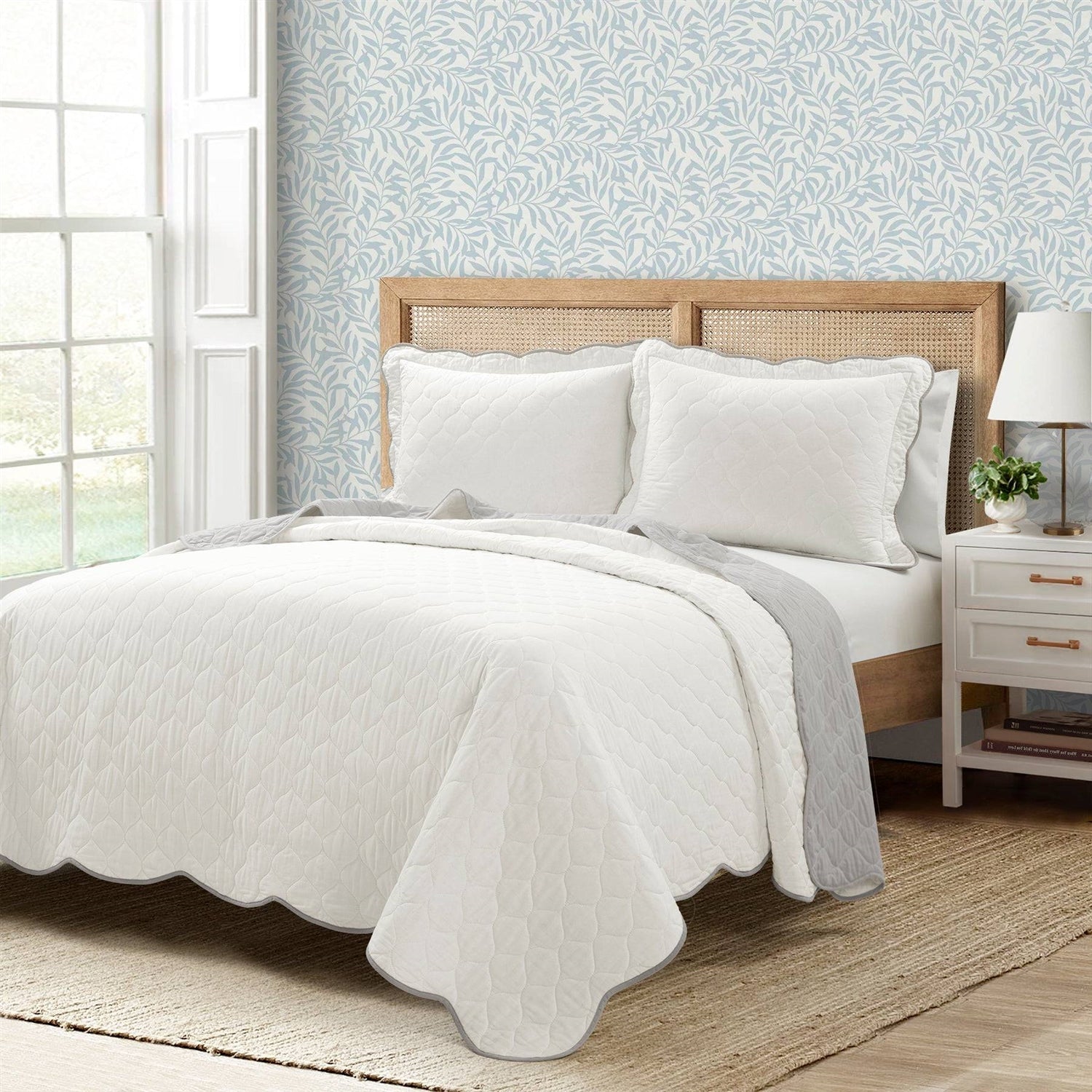 Full/Queen White Grey Scalloped Edge Reversible Thin Light Quilt Set-0