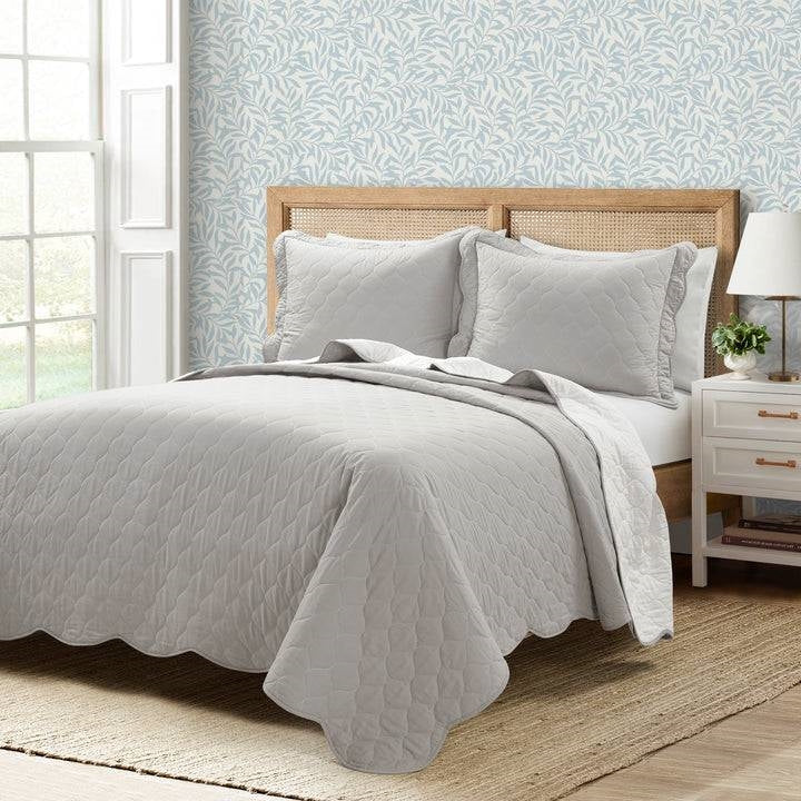 Full/Queen White Grey Scalloped Edge Reversible Thin Light Quilt Set-2