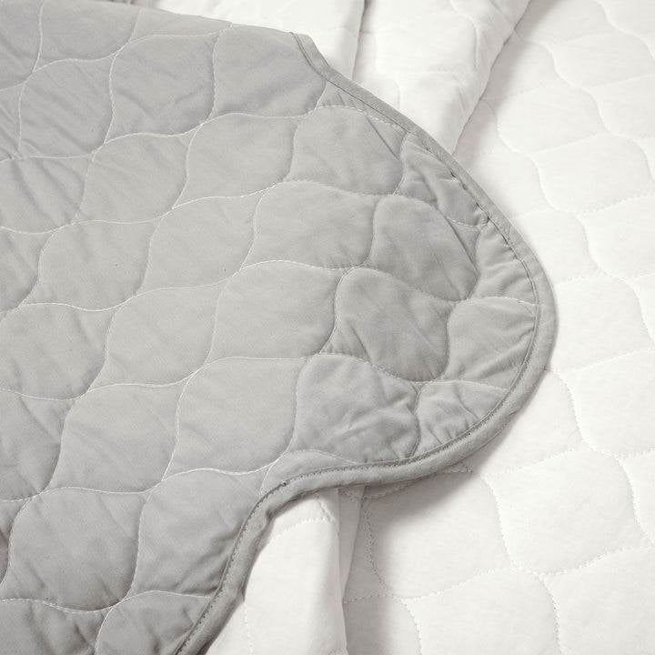 Full/Queen White Grey Scalloped Edge Reversible Thin Light Quilt Set-3